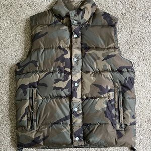 Men’s Old Navy Camo Puffer Vest